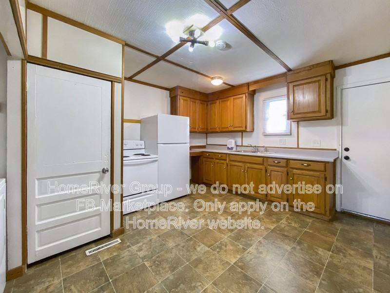 2304 Walnut St - Photo 5 of 17