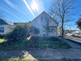 featured image of 950 Clark St