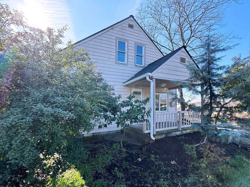 950 Clark St - Photo 4 of 37