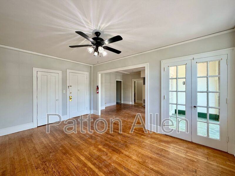 116 E Chestnut St #24 - Photo 3 of 21