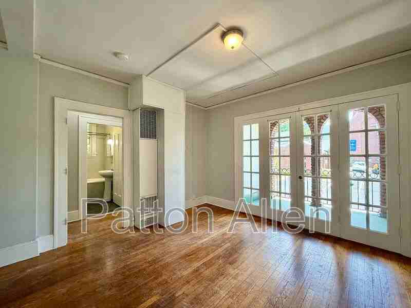 116 E Chestnut St #24 - Photo 5 of 21