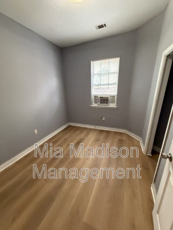 723 W 42nd St - Photo 4 of 11