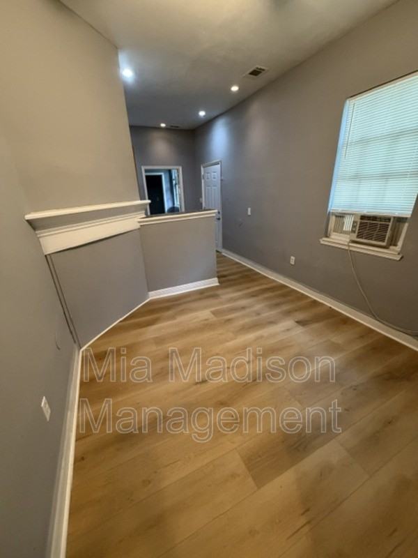 723 W 42nd St - Photo 5 of 11