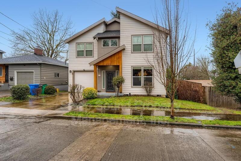 1225 Ne Holland St - Photo 3 of 28