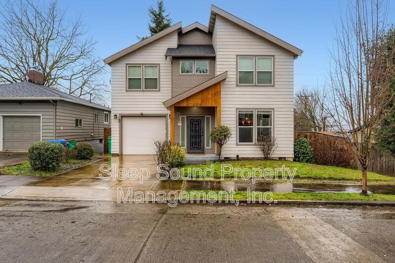 1225 Ne Holland St - Photo 4 of 28