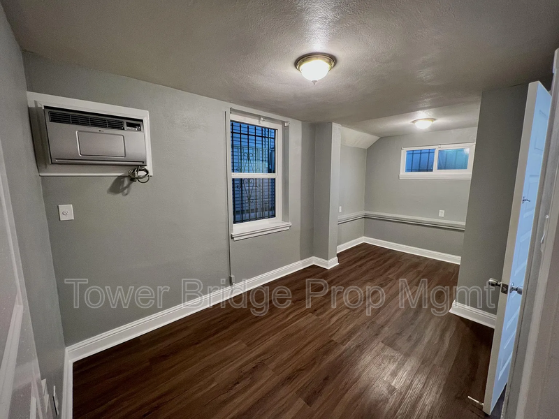 716 14th St #B - Photo 4 of 18