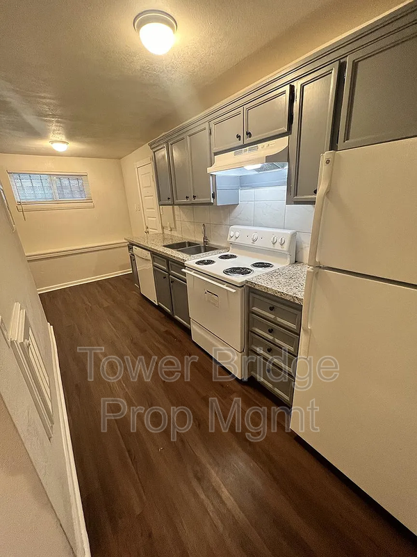 716 14th St #B - Photo 7 of 18