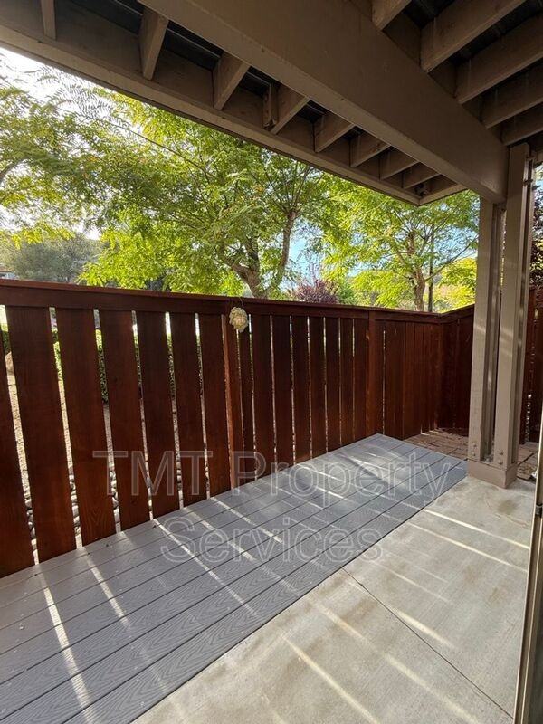 242 Lucas Ln - Photo 7 of 22