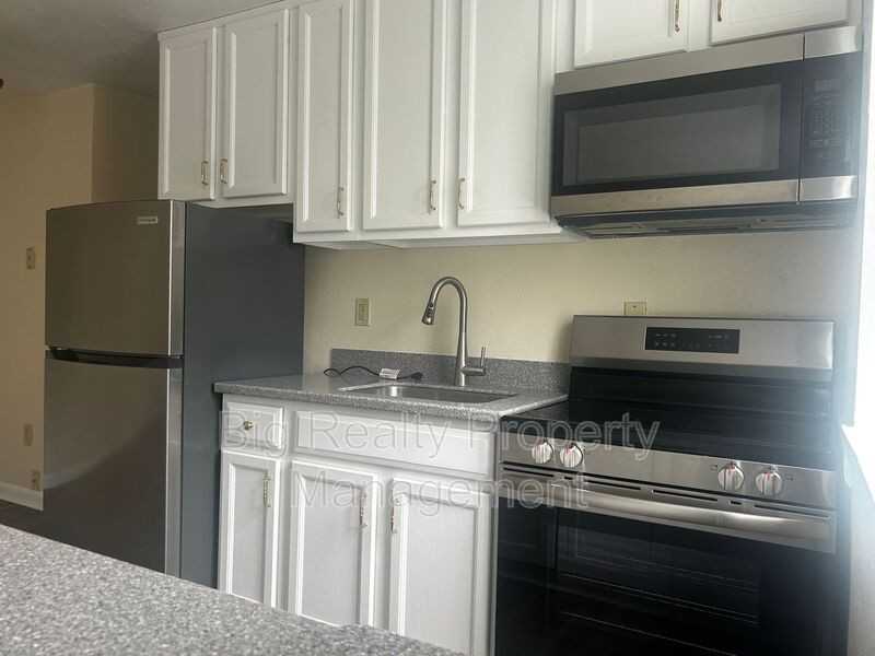 120 N Penn St #B6 - Photo 4 of 9