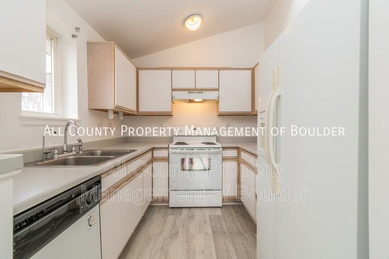 4390 Laguna Pl #J - Photo 6 of 9