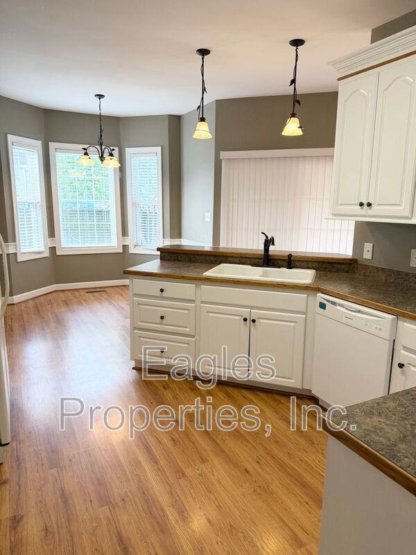 201 Autumn Ridge Dr - Photo 4 of 21