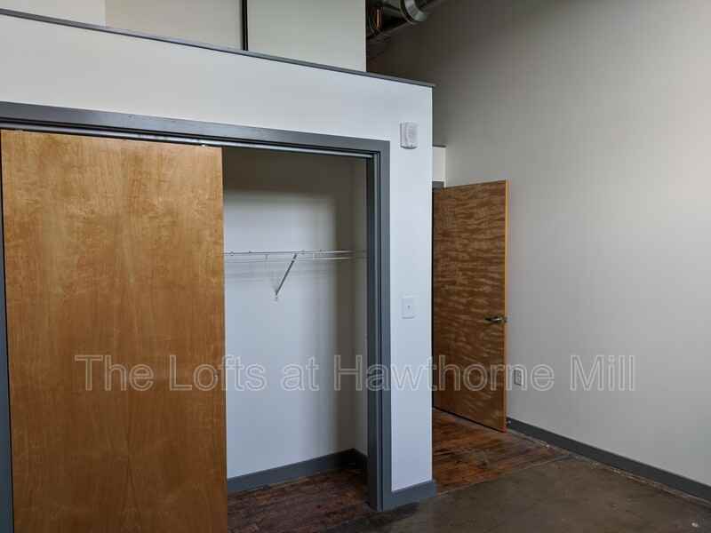 1101 Hawthorne Ln #123 - Photo 4 of 7