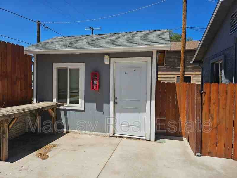 513 W Frontier St #4 - Photo 5 of 12