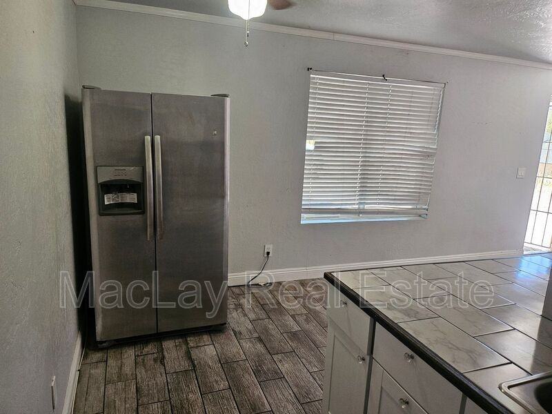 513 W Frontier St #4 - Photo 7 of 12