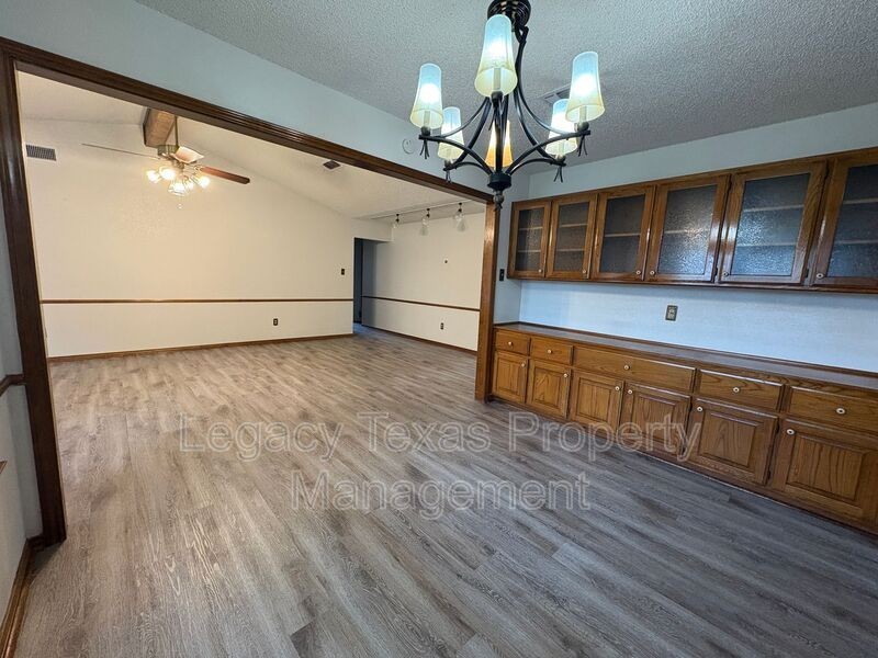 1203 Stonelake Dr - Photo 7 of 22