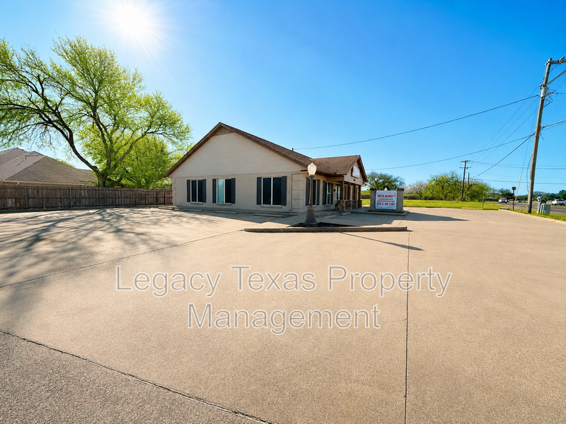 508 N Crowley Rd - Photo 2 of 19