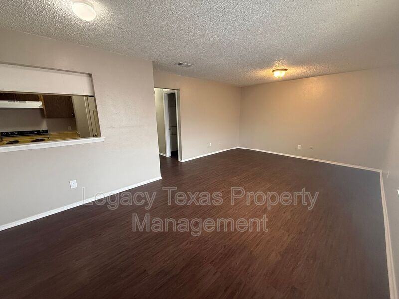 1704 Short St #C - Photo 4 of 24