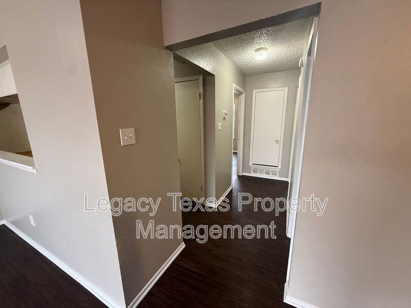 1704 Short St #C - Photo 5 of 24