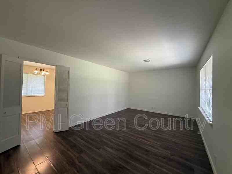 8174 E 31st Pl - Photo 3 of 18