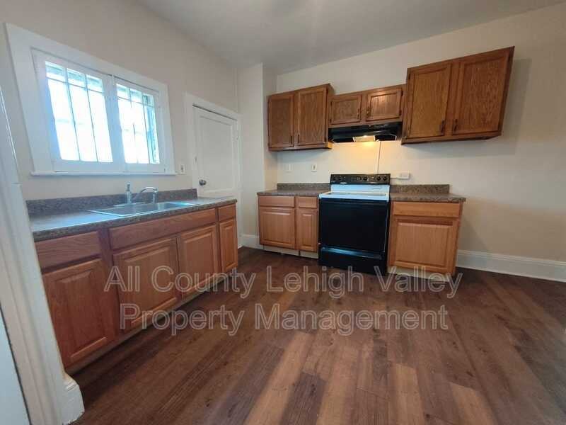 1507 Washington St - Photo 2 of 8