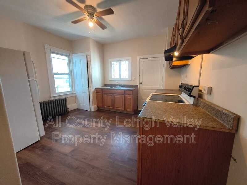 1507 Washington St - Photo 3 of 8