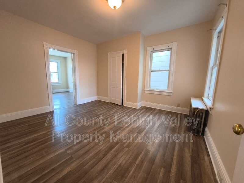 1507 Washington St - Photo 5 of 8