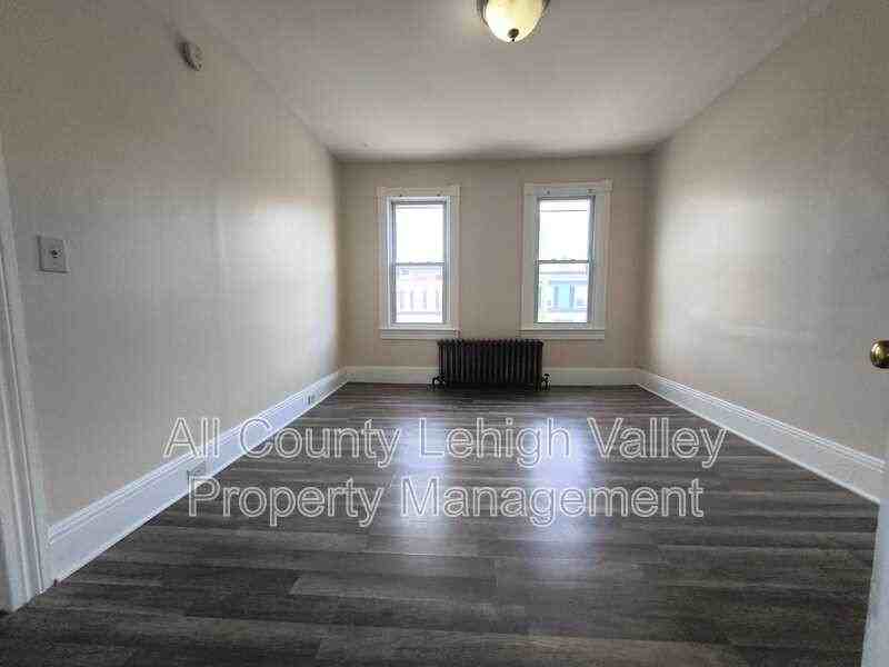 1507 Washington St - Photo 6 of 8
