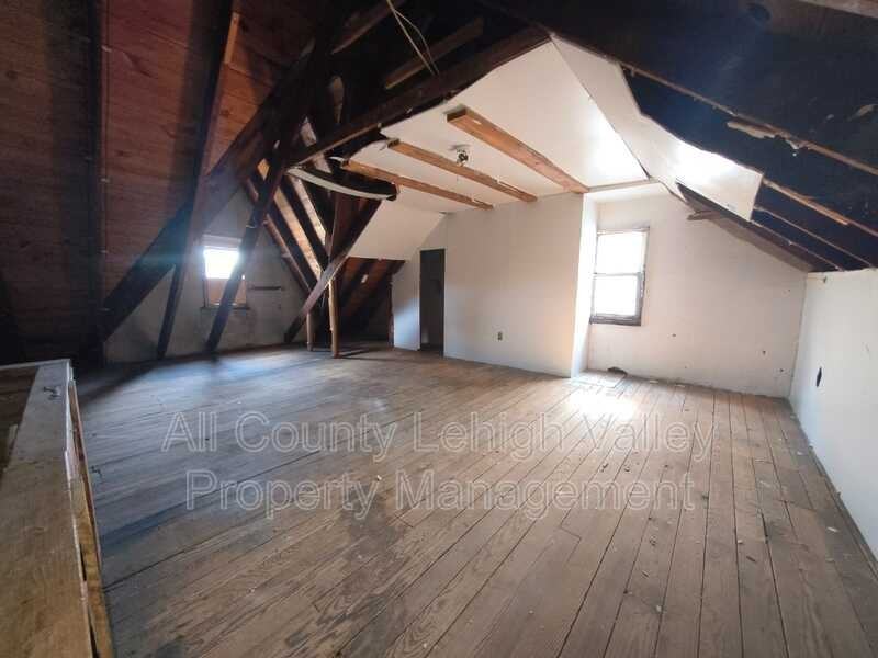 1507 Washington St - Photo 7 of 8