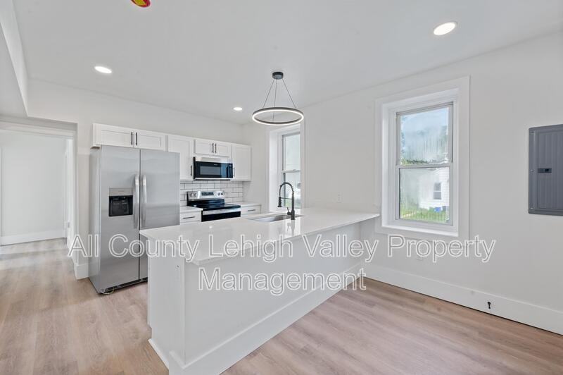 122 E Goepp St #1 - Photo 2 of 10