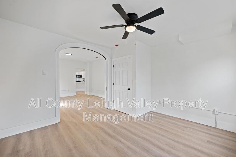 122 E Goepp St #1 - Photo 5 of 10