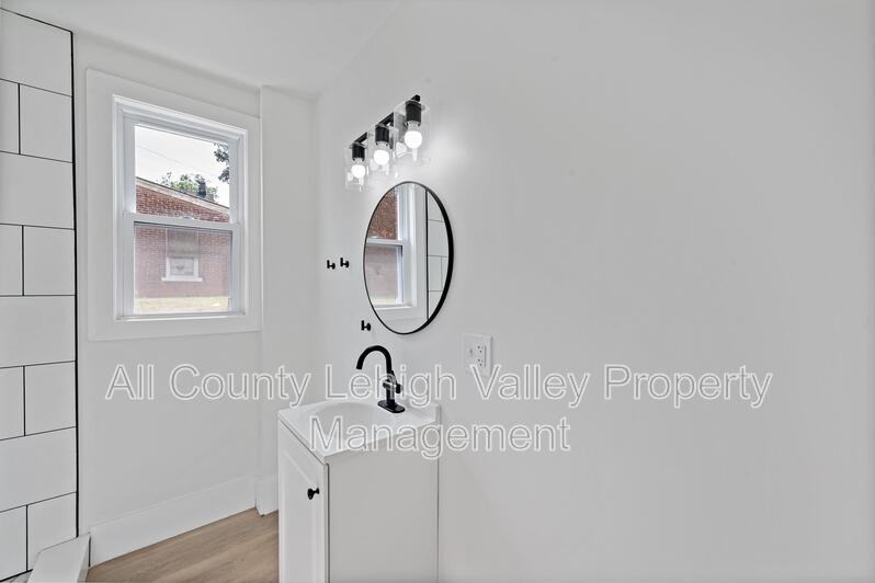 122 E Goepp St #1 - Photo 6 of 10