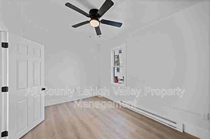 122 E Goepp St #1 - Photo 7 of 10