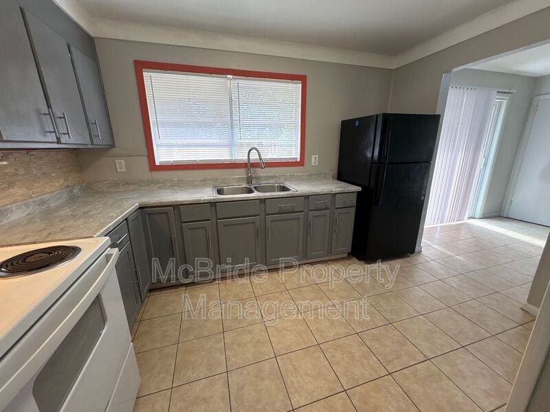 1437 Ridgewood Dr - Photo 5 of 14