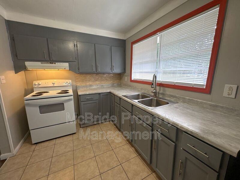 1437 Ridgewood Dr - Photo 6 of 14