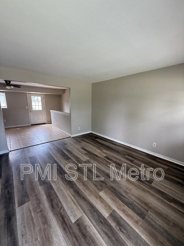 10515 Renfrew Dr - Photo 2 of 11