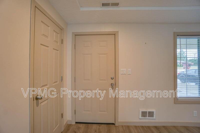 5404 Ne 45th St - Photo 4 of 38