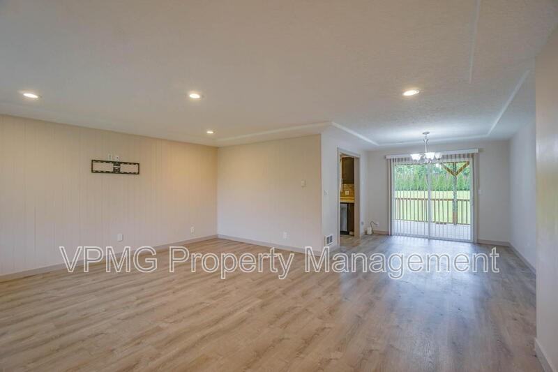 5404 Ne 45th St - Photo 5 of 38