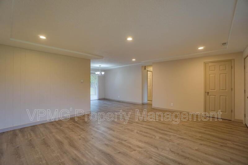 5404 Ne 45th St - Photo 6 of 38