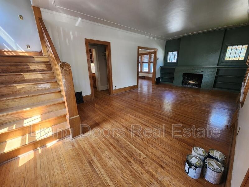 2300 Sewell St - Photo 2 of 27