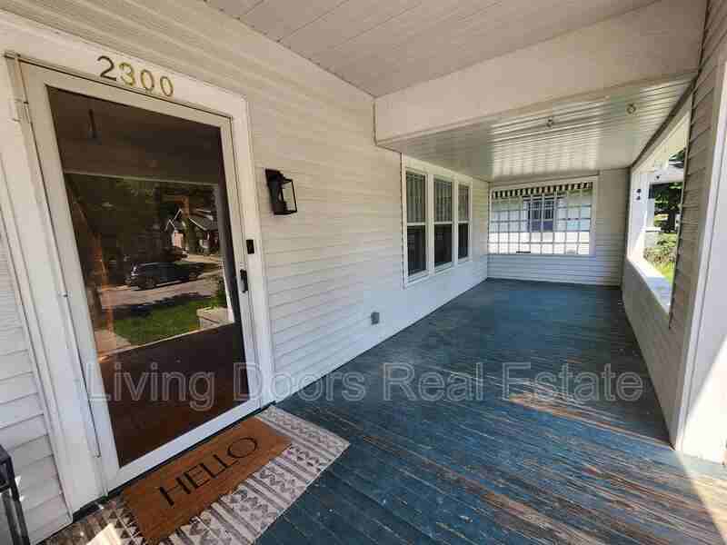 2300 Sewell St - Photo 3 of 27