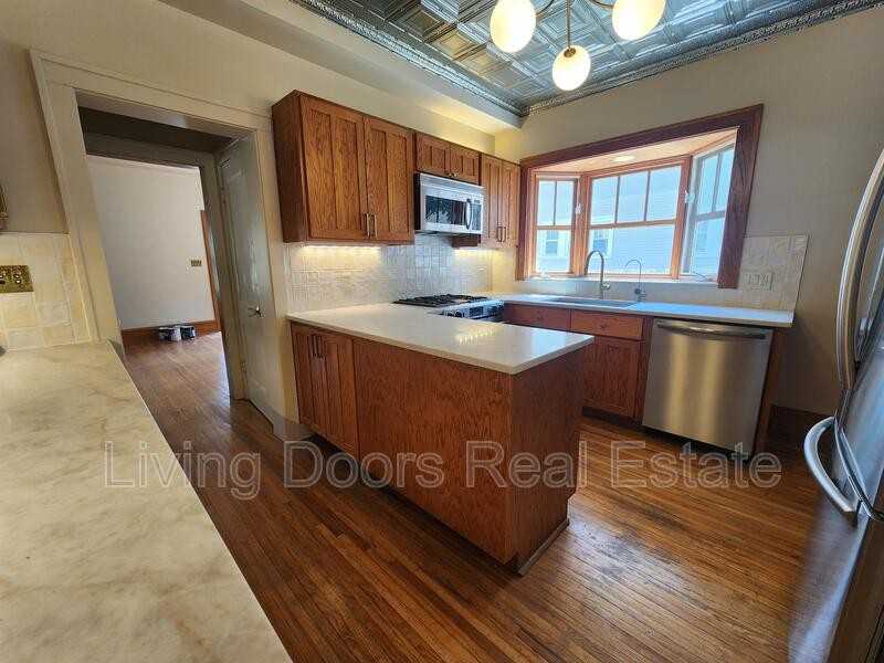 2300 Sewell St - Photo 4 of 27