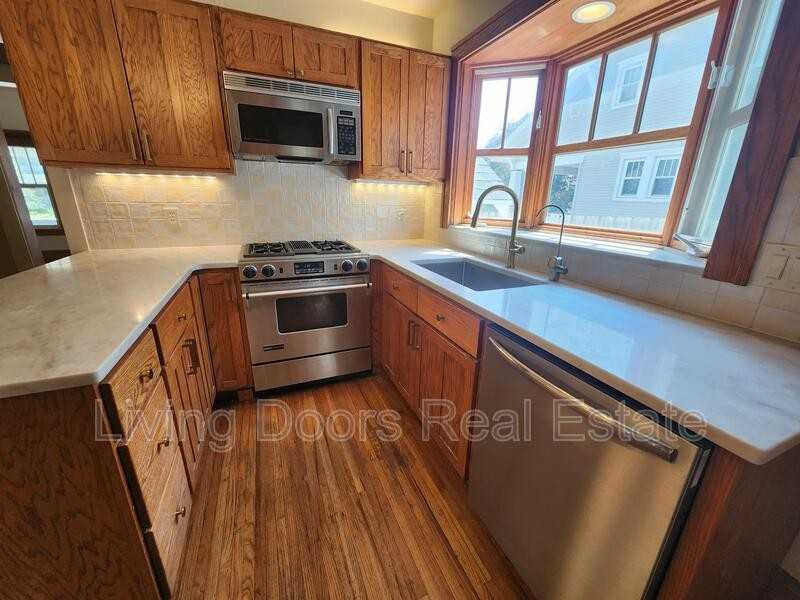 2300 Sewell St - Photo 5 of 27