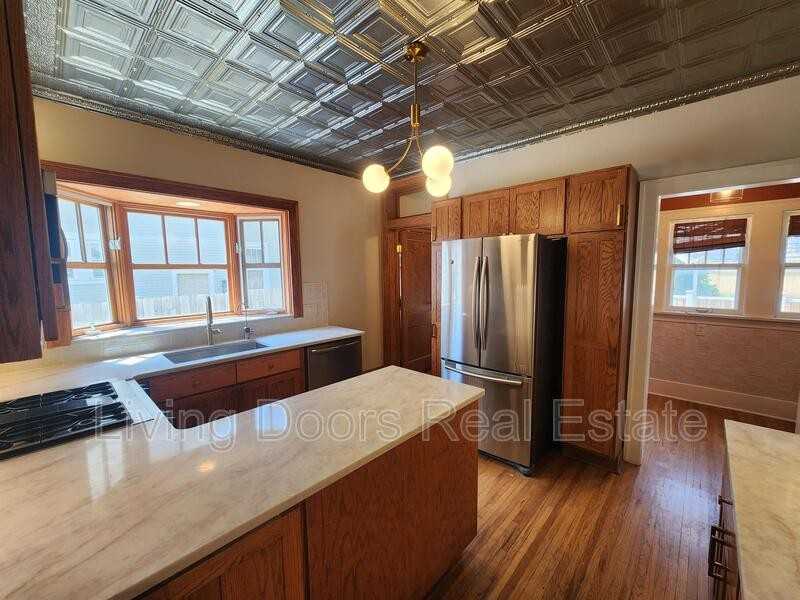 2300 Sewell St - Photo 6 of 27