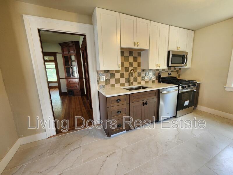 602 C St - Photo 2 of 18