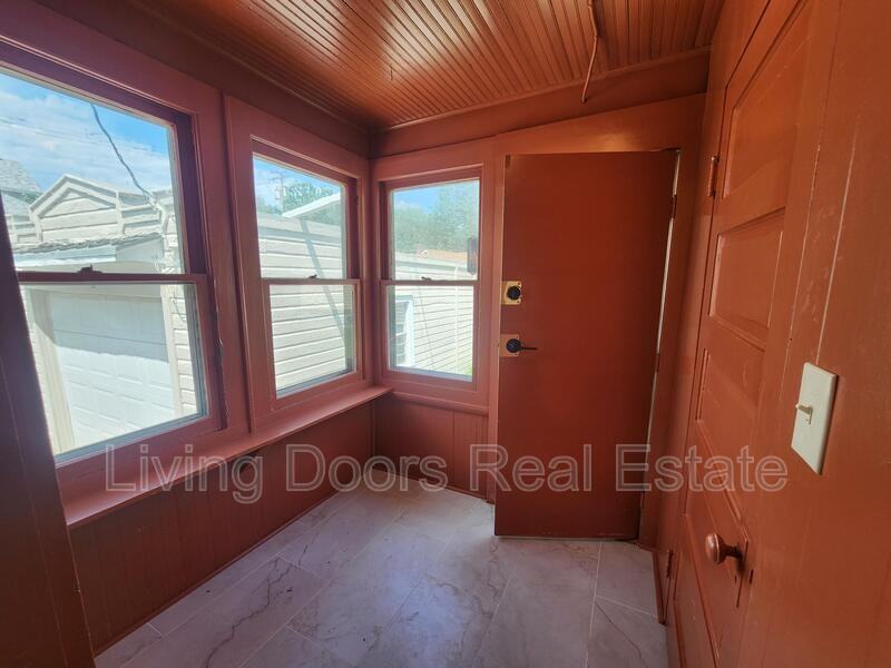 602 C St - Photo 4 of 18