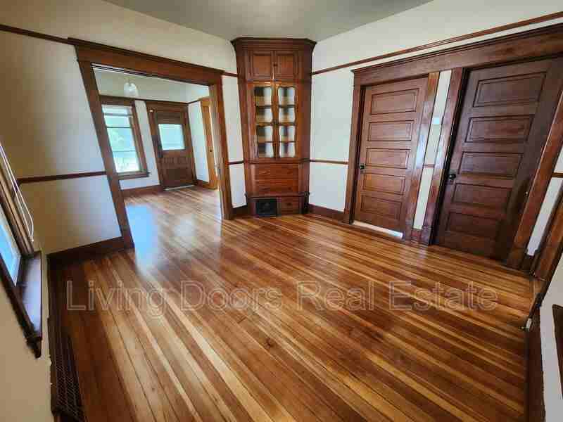 602 C St - Photo 5 of 18