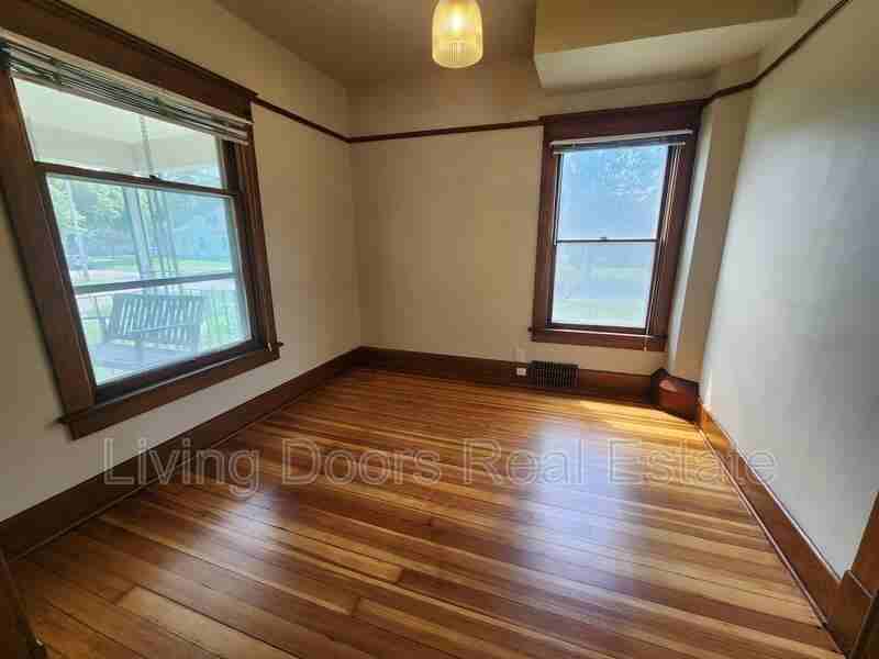 602 C St - Photo 7 of 18