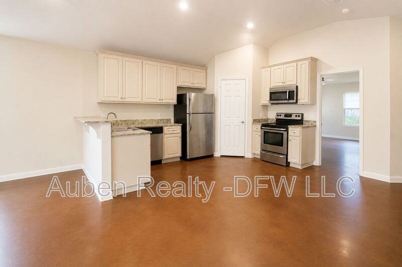 2310 S 3rd St #B - Photo 3 of 12