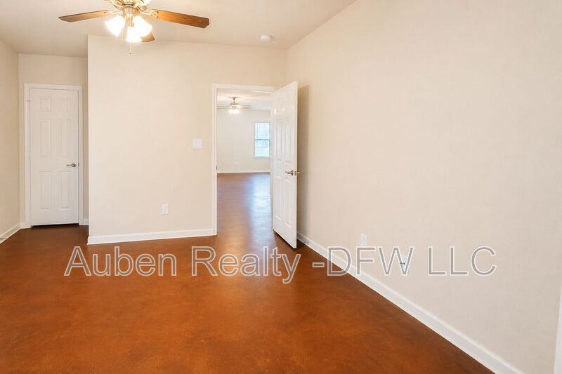 2310 S 3rd St #B - Photo 4 of 12