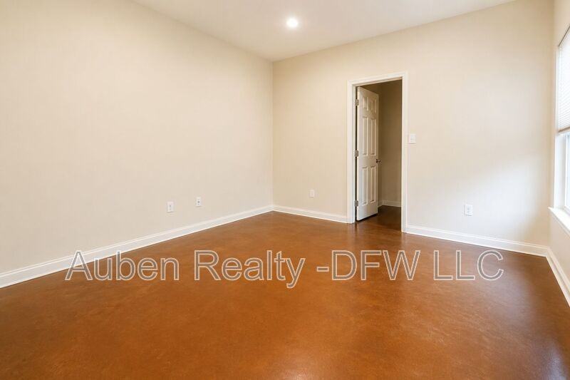 2310 S 3rd St #B - Photo 5 of 12